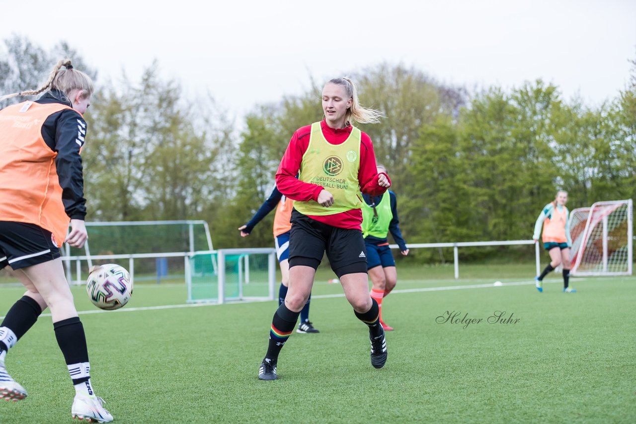 Bild 287 - Co-Trainerin der Frauen Nationalmannschaft Britta Carlson in Wahlstedt